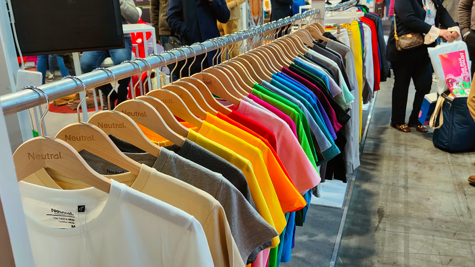 <p>La voglia di tornare all’aria aperta si esprime in tutta la collezione di Innova, che ha puntato molto sullo sport. Tra le novità, l’abbigliamento per lo sci e la linea del brand danese Neutral di abbigliamento in cotone organico</p>
